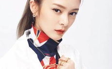 杨美美小姐姐,青春活力，魅力四射的时尚达人